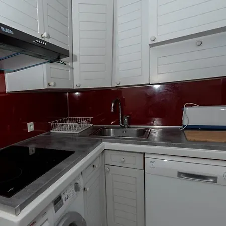 : T2 Climatisé Avec Parking Pour 4, Face - Fr-1-803-23 Le Lavandou
