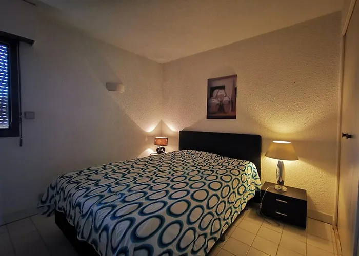 : T2 Climatise Avec Parking Pour 4, Face - Fr-1-803-23 Le Lavandou