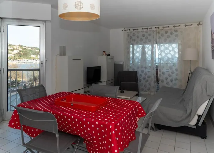 : T2 Climatise Avec Parking Pour 4, Face - Fr-1-803-23 Apartament