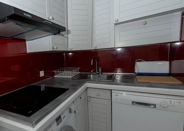 : T2 Climatise Avec Parking Pour 4, Face - Fr-1-803-23 Le Lavandou